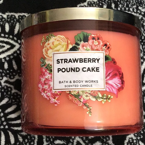 🍓 bbw original strawberry pound cake candle